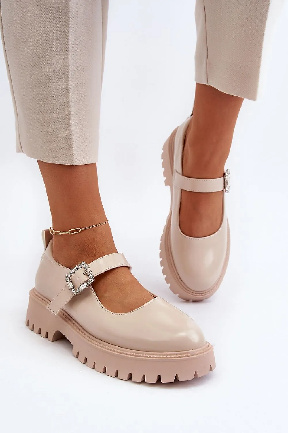 Heeled low shoes