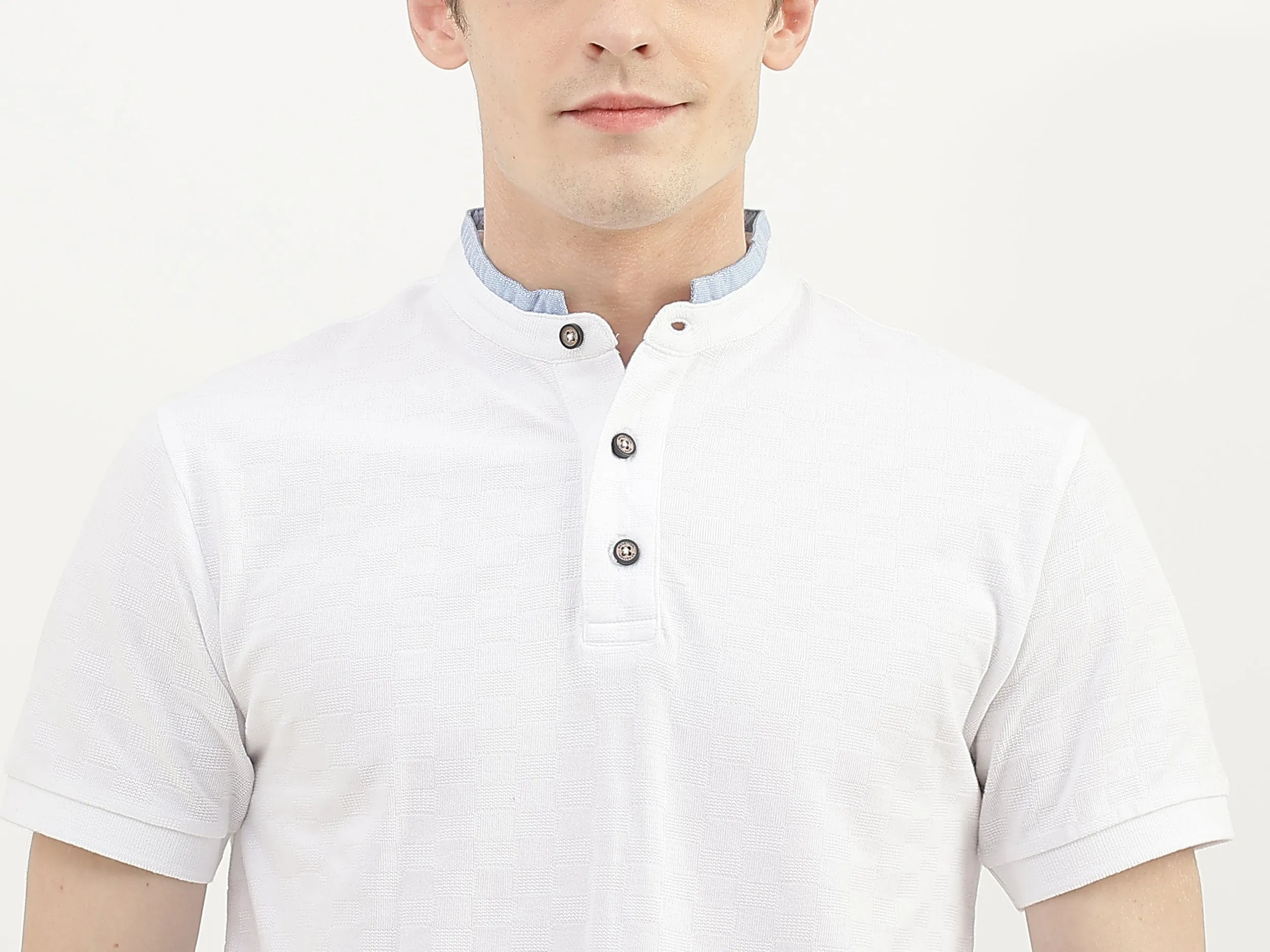 Men Textured Mandarin Collar T-Shirt