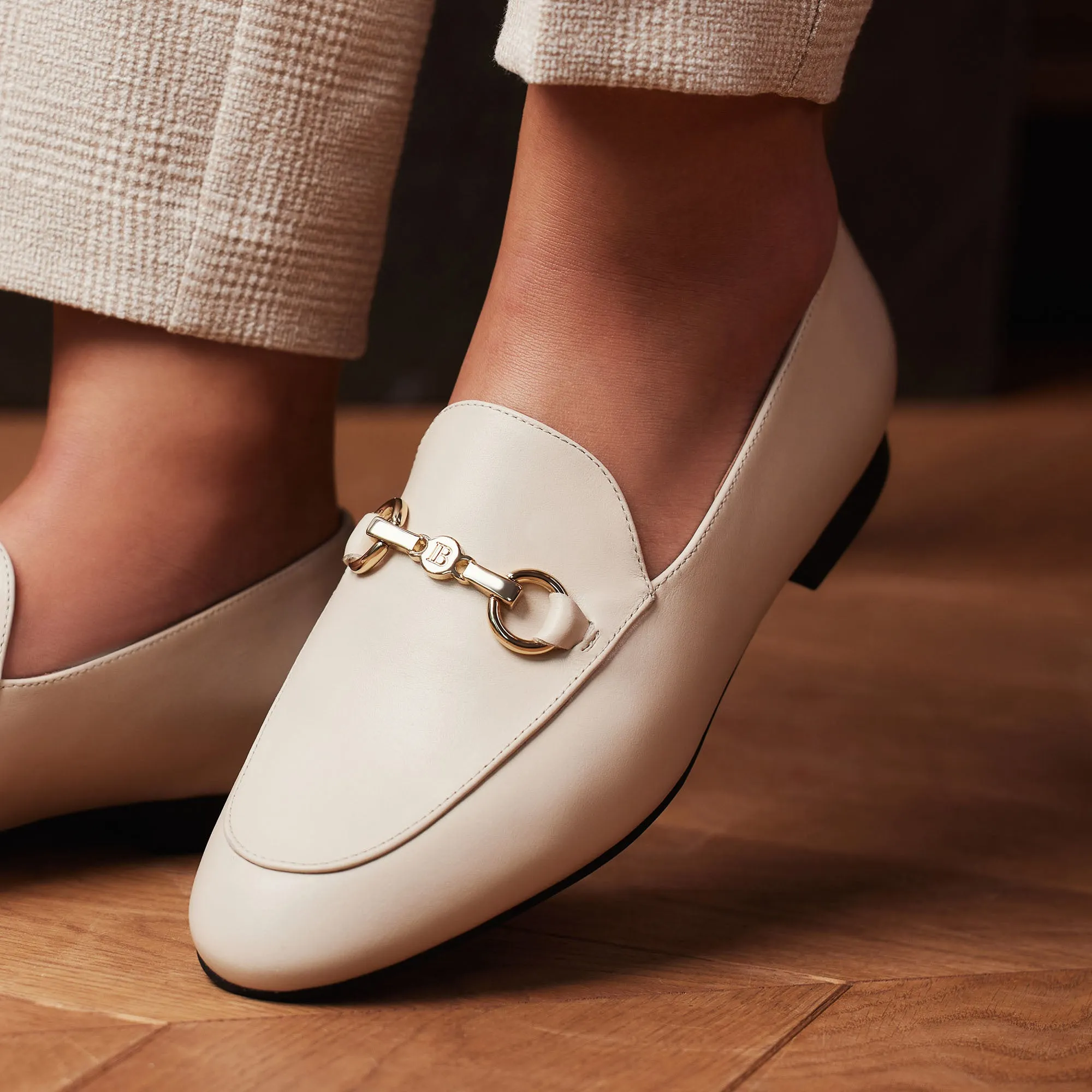 Vendôme Fleur beige calfskin leather loafers